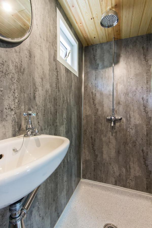 Extraordinary Huts Ltd Villa ไรย์ ภายนอก รูปภาพ